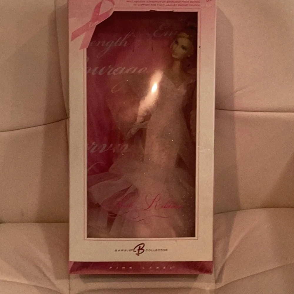 Pink Ribbon Barbie - Picture 5 of 6